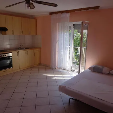 Popi - One Bedroom With Balcony 1 Apartman *