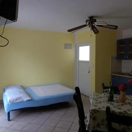 Apartman Popi - One Bedroom With Balcony 1